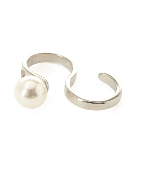 FOREVER 21(フォーエバー トゥエンティーワン)の「FOREVER 21 Faux Pearl Multi-Finger Ring(リング・レディース・Silver/cream・MED/LG/SM/MED)」の2枚目の写真