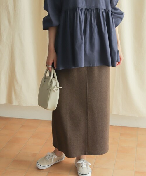 URBAN RESEARCH DOORS（アーバンリサーチドアーズ）の「『セットアップ対応』ブークレカットストレートスカート（スカート・レディース・L.BEIGE/CHARCOAL・M）」の4枚目の写真