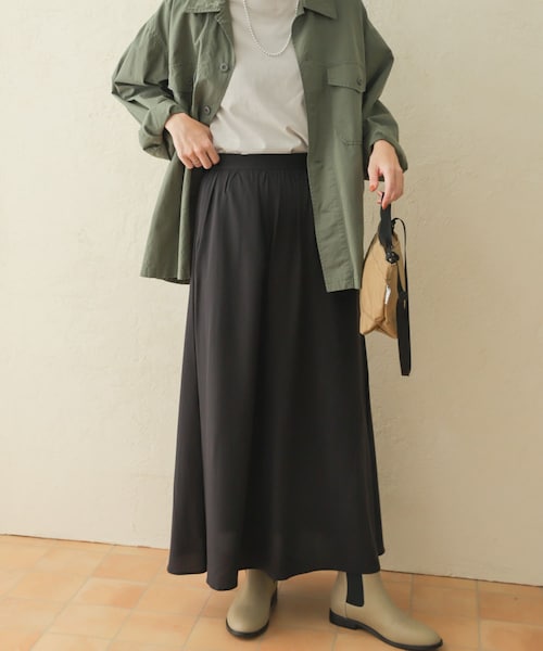 URBAN RESEARCH DOORS（アーバンリサーチドアーズ）の「フレアロングスカート（スカート・レディース・KHAKI/BLACK/Y/KHAKI・M）」の6枚目の写真