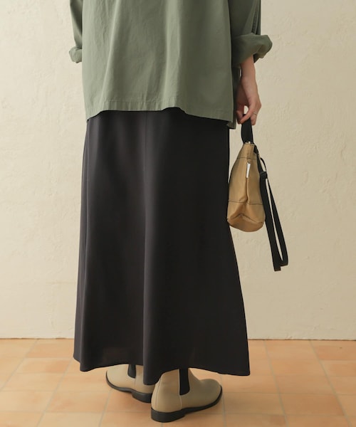 URBAN RESEARCH DOORS（アーバンリサーチドアーズ）の「フレアロングスカート（スカート・レディース・KHAKI/BLACK/Y/KHAKI・M）」の4枚目の写真