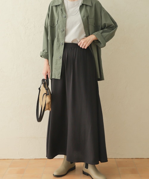 URBAN RESEARCH DOORS（アーバンリサーチドアーズ）の「フレアロングスカート（スカート・レディース・KHAKI/BLACK/Y/KHAKI・M）」の2枚目の写真