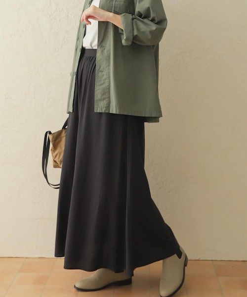 URBAN RESEARCH DOORS（アーバンリサーチドアーズ）の「フレアロングスカート（スカート・レディース・KHAKI/BLACK/Y/KHAKI・M）」の3枚目の写真