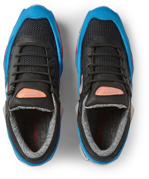 RAF SIMONS(ラフシモンズ)の「Raf Simons Adidas Ozweego 2 Sneakers(スニーカー・メンズ・Black・UK 6.5 (US 7.5)/UK 7.5 (US 8.5)/UK 8 (US 9)/UK 9 (US 10)/UK 9.5 (US 10.5)/UK 10 (US 11)/UK 10.5 (US 11.5))」の3枚目の写真