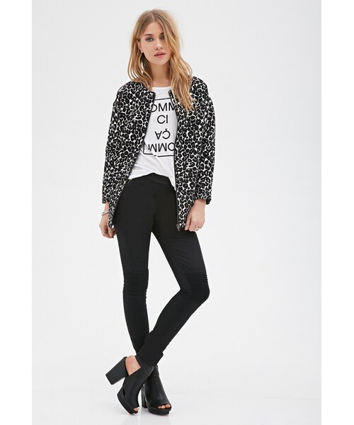 FOREVER 21(フォーエバー トゥエンティーワン)の「FOREVER 21 Tonal Topstitched Skinny Pants(デニムパンツ・レディース・Black・X-Small/Small/Medium/Large)」の2枚目の写真
