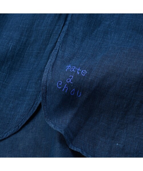 インドリネンガーゼのハンドフラワービーズシャツ（藍）の6枚目の写真