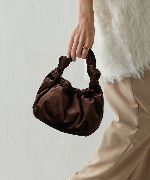 COLLAGE GALLARDAGALANTE（コラージュガリャルダガランテ）の「【PAPILLONNER/パピヨネ】ベロアギャザーバッグ（バッグ・レディース・ブルー/ダークブラウン・F）」の2枚目の写真