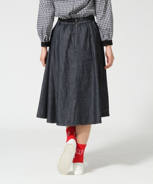 LOWRYS FARM(ローリーズファーム)の「デニムフレアミディスカート(スカート・レディース・オフ/ブルー/ネイビー・F)」の5枚目の写真