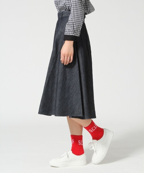 LOWRYS FARM(ローリーズファーム)の「デニムフレアミディスカート(スカート・レディース・オフ/ブルー/ネイビー・F)」の4枚目の写真