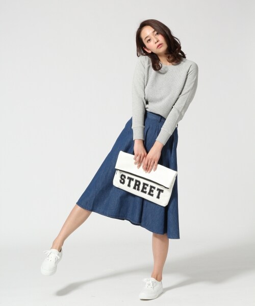LOWRYS FARM(ローリーズファーム)の「デニムフレアミディスカート(スカート・レディース・オフ/ブルー/ネイビー・F)」の6枚目の写真