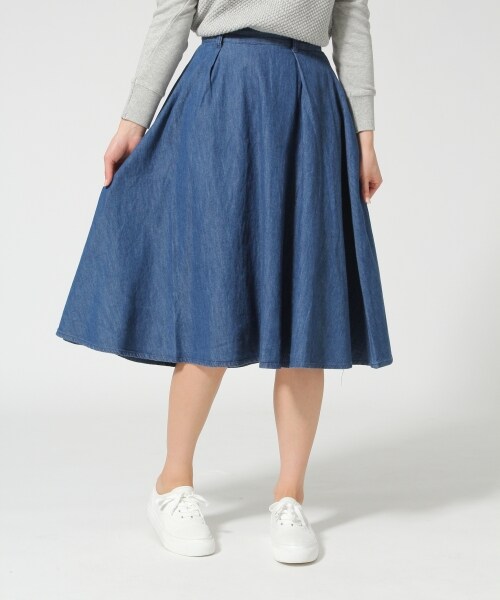 LOWRYS FARM(ローリーズファーム)の「デニムフレアミディスカート(スカート・レディース・オフ/ブルー/ネイビー・F)」の2枚目の写真