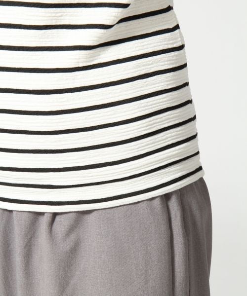 HARE（ハレ）の「リップルハイネックプルオーバー7分袖（トップス・レディース・ホワイト×ブラック/ブラック×ホワイト/ネイビー・FREE）」の9枚目の写真