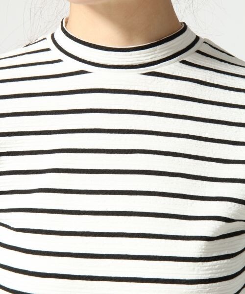 HARE（ハレ）の「リップルハイネックプルオーバー7分袖（トップス・レディース・ホワイト×ブラック/ブラック×ホワイト/ネイビー・FREE）」の6枚目の写真