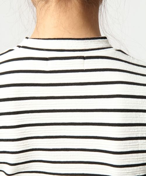 HARE（ハレ）の「リップルハイネックプルオーバー7分袖（トップス・レディース・ホワイト×ブラック/ブラック×ホワイト/ネイビー・FREE）」の10枚目の写真
