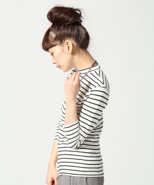 HARE（ハレ）の「リップルハイネックプルオーバー7分袖（トップス・レディース・ホワイト×ブラック/ブラック×ホワイト/ネイビー・FREE）」の4枚目の写真