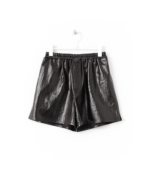 KBF(ケイビーエフ)の「メタリックショートパンツ(パンツ・レディース・SILVER/GOLD/BLUE/BLACK・one)」の2枚目の写真
