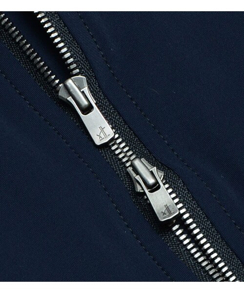 KATHARINE HAMNETT LONDON (キャサリンハムネットロンドン)の「LIGHT STRETCH MA-1(ジャケット/アウター・メンズ・ブラック/ネイビー・M/L/XL)」の7枚目の写真