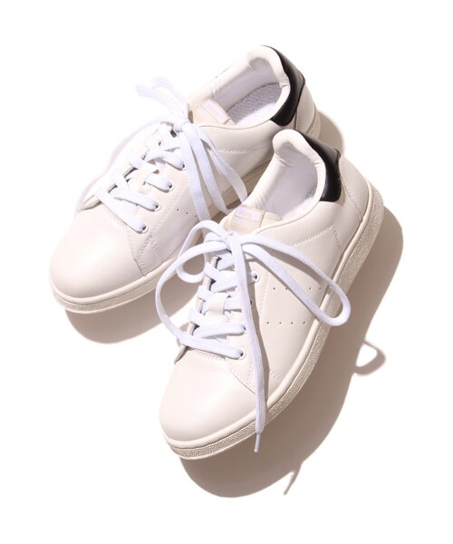 SNIDEL(スナイデル)の「ヴィンテージテニスシューズ(スニーカー・レディース・WHTxBEG/WHTxBLK・S/M/L)」の2枚目の写真