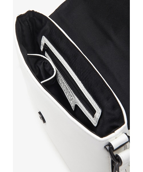 FOREVER 21（フォーエバー トゥエンティーワン）の「FOREVER 21 Envelope Faux Leather Crossbody（ショルダーバッグ・レディース・Black/White・One size）」の5枚目の写真