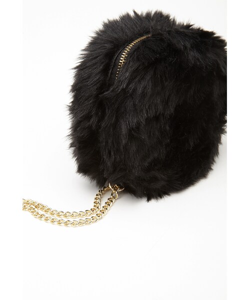 FOREVER 21（フォーエバー トゥエンティーワン）の「FOREVER 21+ Round Faux Fur Chain-Strap Clutch（クラッチバッグ・レディース・Black・One size）」の5枚目の写真