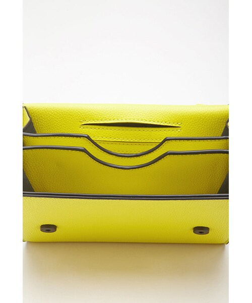 FOREVER 21（フォーエバー トゥエンティーワン）の「FOREVER 21+ Chain Strap Crossbody（ショルダーバッグ・レディース・Black/Cream/Yellow/Grey・One size）」の2枚目の写真