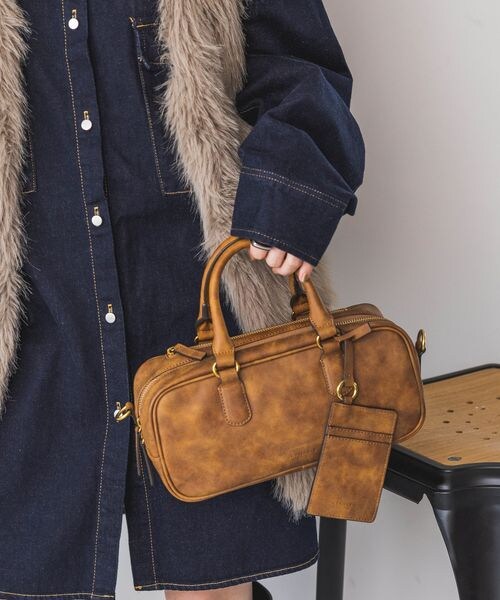 JEANASIS(ジーナシス)の「ヴィンテージレザーライクボストンBAG(バッグ・ブラック系(09)/ブラウン系(52)/グリーン系(78)・FREE)」の2枚目の写真