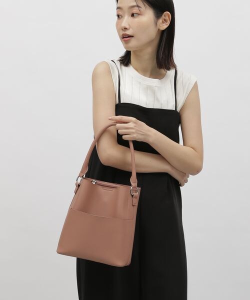 LAKOLE(ラコレ)の「ワンハンドル2WAYスクエアバッグ3(バッグ・グレージュ14/【新色】グレー15/ブラック19/ピンク20/ブルー80・F)」の10枚目の写真