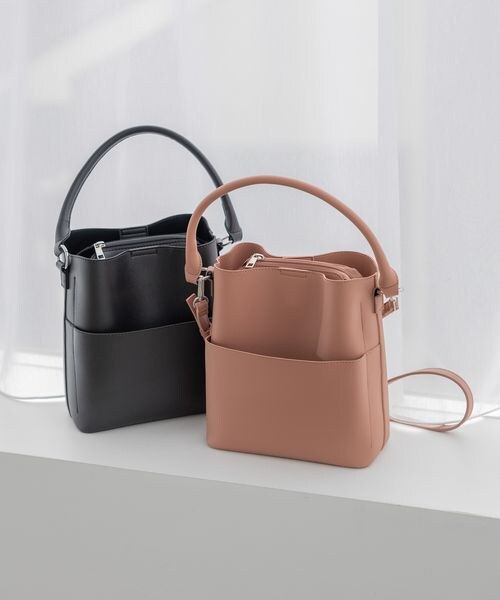 LAKOLE(ラコレ)の「ワンハンドル2WAYスクエアバッグ3(バッグ・グレージュ14/【新色】グレー15/ブラック19/ピンク20/ブルー80・F)」の7枚目の写真