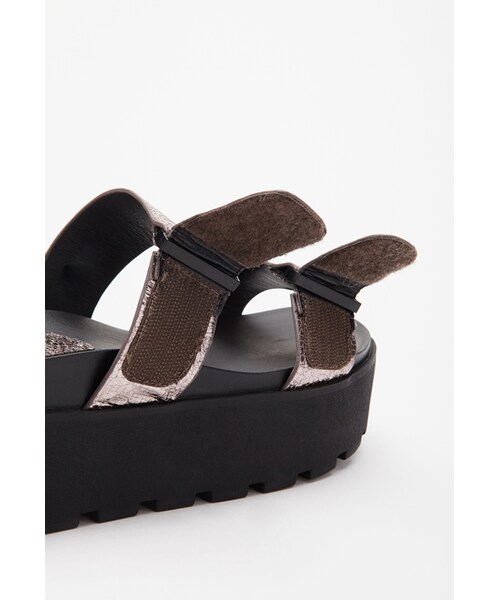 FOREVER 21(フォーエバー トゥエンティーワン)の「FOREVER 21 Faux Leather Flatform Sandals(サンダル・レディース・Mint/Black/Pewter・7/5.5/9/7.5/8.5/6.5/8/6/10)」の11枚目の写真