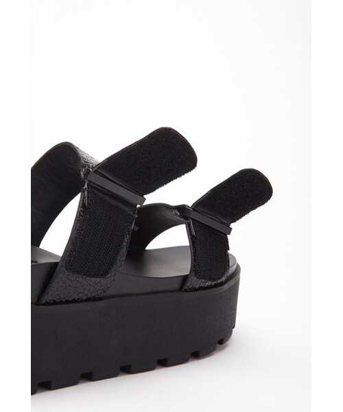 FOREVER 21(フォーエバー トゥエンティーワン)の「FOREVER 21 Faux Leather Flatform Sandals(サンダル・レディース・Mint/Black/Pewter・7/5.5/9/7.5/8.5/6.5/8/6/10)」の9枚目の写真