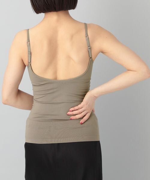 A part by(アパートバイ)の「cohan(コハン)シームレスブラキャミソール(アンダーウェア・レディース・ブラック 09/モカ 54・Sサイズ/Mサイズ)」の7枚目の写真