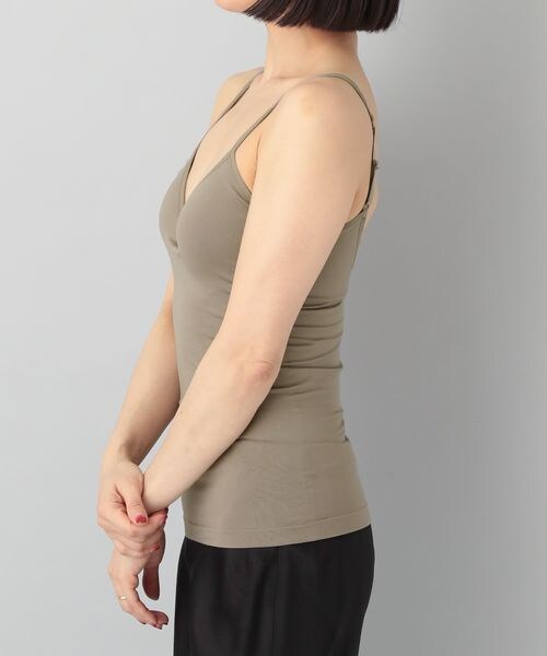 A part by(アパートバイ)の「cohan(コハン)シームレスブラキャミソール(アンダーウェア・レディース・ブラック 09/モカ 54・Sサイズ/Mサイズ)」の8枚目の写真