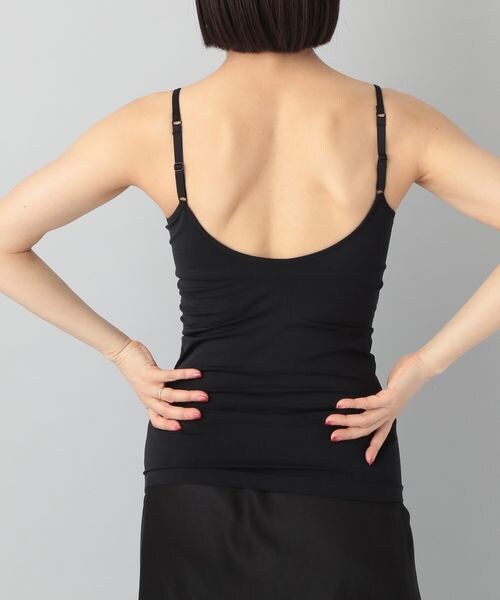 A part by(アパートバイ)の「cohan(コハン)シームレスブラキャミソール(アンダーウェア・レディース・ブラック 09/モカ 54・Sサイズ/Mサイズ)」の5枚目の写真