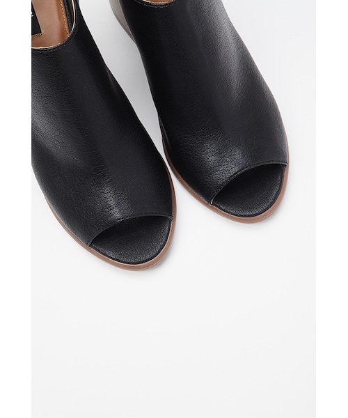 FOREVER 21（フォーエバー トゥエンティーワン）の「FOREVER 21 Buckled Peep-Toe Heels（サンダル・レディース・White/Black/Tan・10/7.5/8.5/7/6.5/5.5/9/8/6）」の4枚目の写真