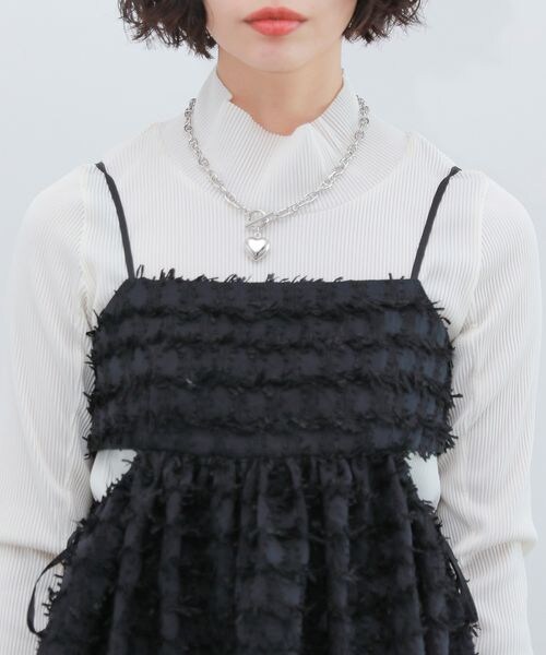 PAGEBOY(ページボーイ)の「フェザーペプラムキャミ(トップス・オフホワイト05/ブラック09・F)」の15枚目の写真