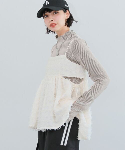 PAGEBOY(ページボーイ)の「フェザーペプラムキャミ(トップス・オフホワイト05/ブラック09・F)」の9枚目の写真