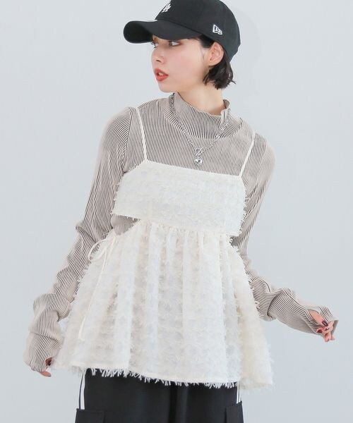 PAGEBOY(ページボーイ)の「フェザーペプラムキャミ(トップス・オフホワイト05/ブラック09・F)」の1枚目の写真