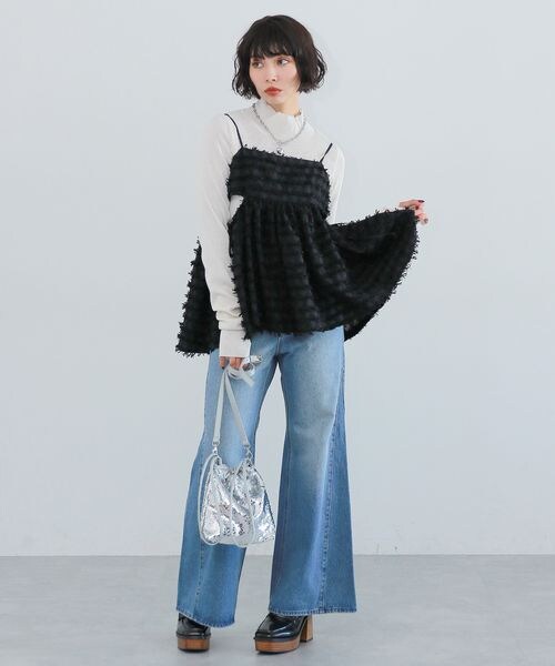 PAGEBOY(ページボーイ)の「フェザーペプラムキャミ(トップス・オフホワイト05/ブラック09・F)」の6枚目の写真