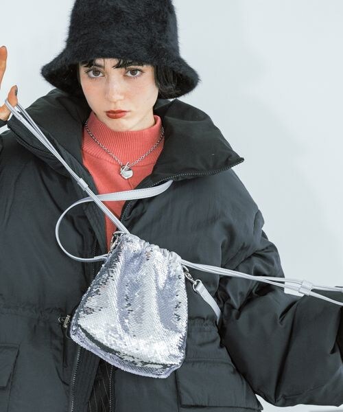 PAGEBOY(ページボーイ)の「アソートミニショルダー(バッグ・ブラック09/スパンコール10/シルバースパンコール12・F)」の3枚目の写真