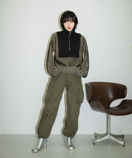 KBF（ケイビーエフ）の「レイヤードハーフZIPニット（トップス・レディース・IVO×BLUE/BLACK/GRAY×ORG・one）」の2枚目の写真