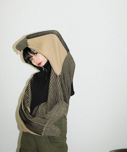 KBF（ケイビーエフ）の「レイヤードハーフZIPニット（トップス・レディース・IVO×BLUE/BLACK/GRAY×ORG・one）」の3枚目の写真