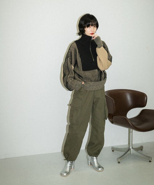 KBF（ケイビーエフ）の「レイヤードハーフZIPニット（トップス・レディース・IVO×BLUE/BLACK/GRAY×ORG・one）」の11枚目の写真