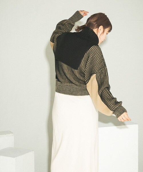 KBF（ケイビーエフ）の「レイヤードハーフZIPニット（トップス・レディース・IVO×BLUE/BLACK/GRAY×ORG・one）」の17枚目の写真