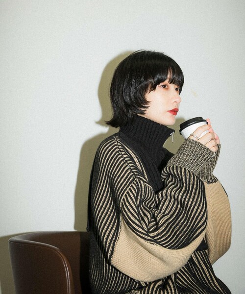 KBF（ケイビーエフ）の「レイヤードハーフZIPニット（トップス・レディース・IVO×BLUE/BLACK/GRAY×ORG・one）」の6枚目の写真