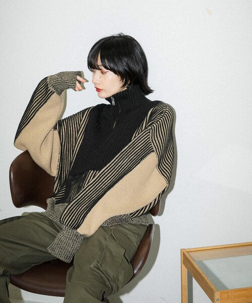 KBF（ケイビーエフ）の「レイヤードハーフZIPニット（トップス・レディース・IVO×BLUE/BLACK/GRAY×ORG・one）」の5枚目の写真