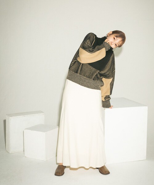 KBF（ケイビーエフ）の「レイヤードハーフZIPニット（トップス・レディース・IVO×BLUE/BLACK/GRAY×ORG・one）」の20枚目の写真