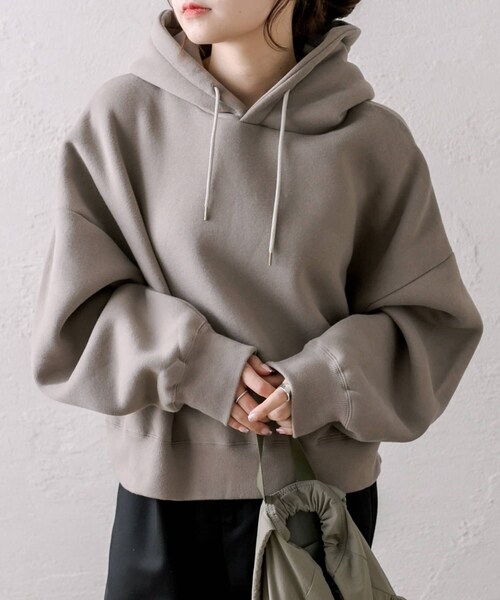 PUAL CE CIN（ピュアルセシン）の「裏起毛クロップドパーカー（トップス・レディース・オートミール/ベージュ/オレンジ/ブラック/グレイッシュベージュ・FREE）」の4枚目の写真