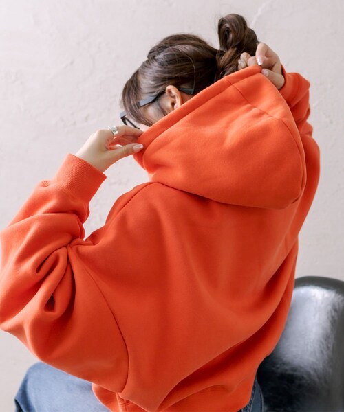 PUAL CE CIN（ピュアルセシン）の「裏起毛クロップドパーカー（トップス・レディース・オートミール/ベージュ/オレンジ/ブラック/グレイッシュベージュ・FREE）」の5枚目の写真