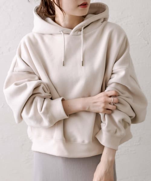 PUAL CE CIN（ピュアルセシン）の「裏起毛クロップドパーカー（トップス・レディース・オートミール/ベージュ/オレンジ/ブラック/グレイッシュベージュ・FREE）」の3枚目の写真