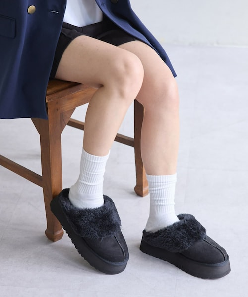 CIAOPANIC TYPY(チャオパニックティピー)の「ムートンサンダル(その他シューズ・レディース・キャメル/ブラック・S/M/L)」の2枚目の写真