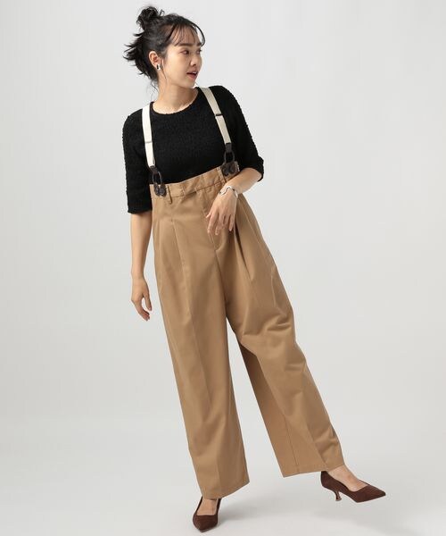 サスペンダー付きベージュパンツ BAYFLOW（ベイフロー）の「サスペンダー付きハイウエストパンツ